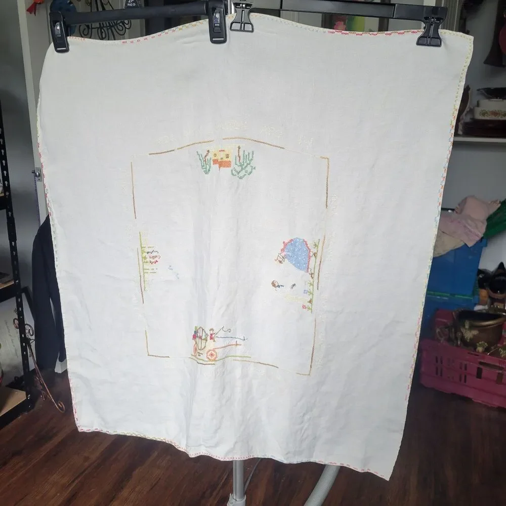 Vtg Table Linen Handmade Cross Stitch Embroidered Luncheon Cloth approx 28
